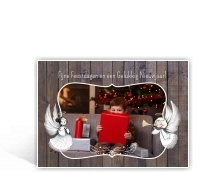 fijne feestdagen met foto op houten planken achtergrond en engeltjes