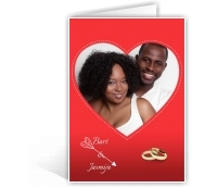 Trouwkaart met een foto in een hart en met trouwringen