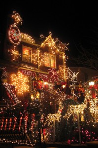 verlicht huis voor kerstkaart